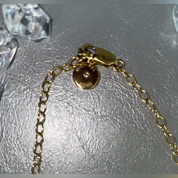 ‼️SALE‼️NEW!!🤍💎MICHEAL KORS  EARRING & NECKLACE SET!! - Picture 5 of 6